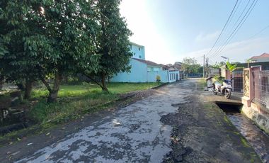 Tanah Pekarangan Pinggir Jalan Aspal di Maguwo Depok Sleman dekat Lotte Mart & RS Hermina