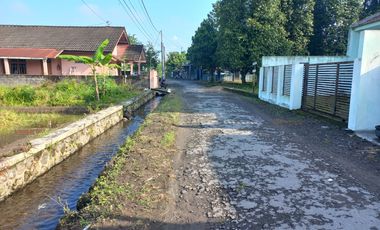 Tanah Pekarangan Pinggir Jalan Aspal di Maguwo Depok Sleman dekat Lotte Mart & RS Hermina