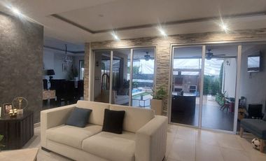 Isla Mocoli, Vendo Hermosa Casa Dividida en 2 Departamentos