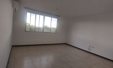 Isla Mocoli, Vendo Hermosa Casa Dividida en 2 Departamentos