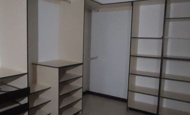 Isla Mocoli, Vendo Hermosa Casa Dividida en 2 Departamentos
