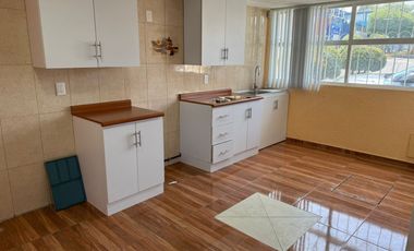 SE RENTA CASA CON LOCAL COMERCIAL, EN VIVEROS DE LA LOMA, TLALNEPANTLA (FRENTE MUNDO E)