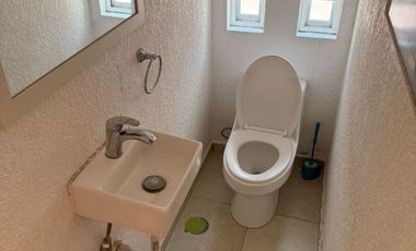 SE RENTA CASA CON LOCAL COMERCIAL, EN VIVEROS DE LA LOMA, TLALNEPANTLA (FRENTE MUNDO E)