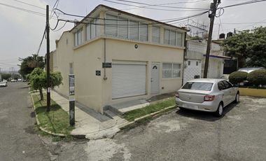 SE RENTA CASA CON LOCAL COMERCIAL, EN VIVEROS DE LA LOMA, TLALNEPANTLA (FRENTE MUNDO E)