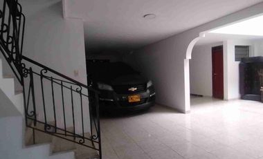 ARRIENDO CASA GRANDE EN CARTAGO LA ISLETA