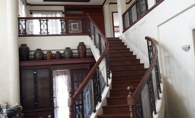 TWO STOREY HOUSE WITH 6 BEDROOMS AND  SWIMMING POOL IN 1225SQM LOT