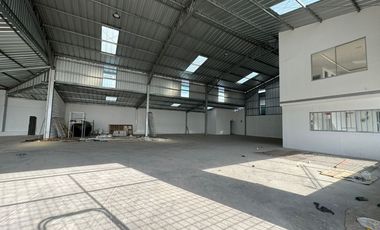 RENTO LOCAL EN PLAZA COMERCIAL EN RUTA VIVA 600M2