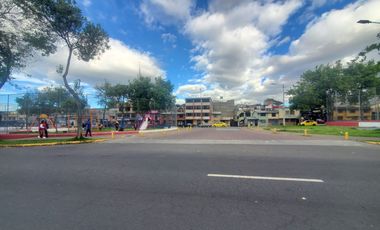 Casa Rentera en Venta al Sur de Quito Sobre la Av. Cardenal de la Torre