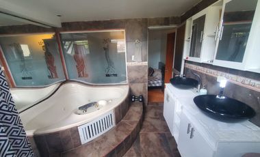 Casa Rentera en Venta al Sur de Quito Sobre la Av. Cardenal de la Torre