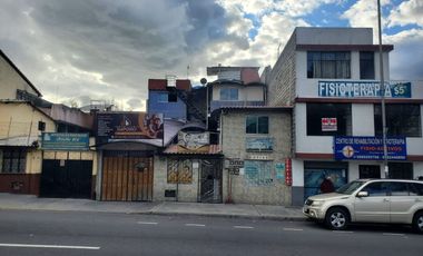 Casa Rentera en Venta al Sur de Quito Sobre la Av. Cardenal de la Torre