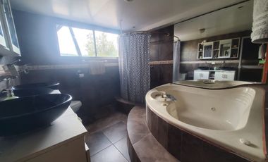 Casa Rentera en Venta al Sur de Quito Sobre la Av. Cardenal de la Torre