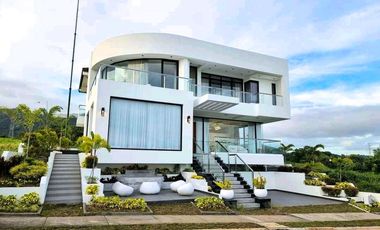 TIMELESS 2-STOREY, 4-BEDROOM HOUSE WITH BALCONY FOR SALE IN SYCAMORE HEIGHTS
