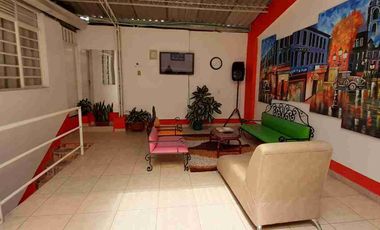 ARRIENDO  CASA GRANDE EN CARTAGO