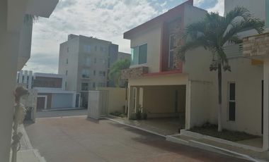 Hermosa  Casa Lomas Residencial con Alberca