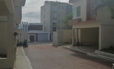 Hermosa  Casa Lomas Residencial con Alberca