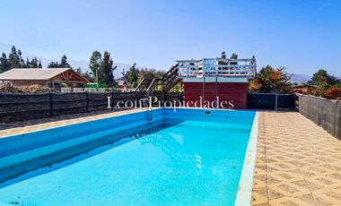 Leon Propiedades vende parcela con gran piscina olímpica y quincho en sector El Ajial, Curacavi.