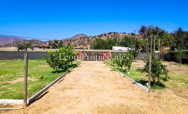 Leon Propiedades vende parcela con gran piscina olímpica y quincho en sector El Ajial, Curacavi.