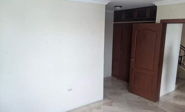 Alquilo casa en Ceibos Norte