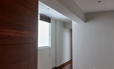Impecable flat con balcón, vista exterior a Parque Bella Luz, Chacarilla, Surco