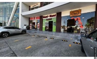 Se vende restaurante con traspaso en Bosque Real