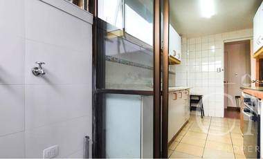 Departamento en edificio Lord Cochrane