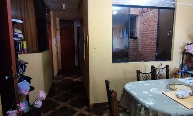 VENDO CASA EN ZONA COMERCIAL  POR EL MERCADO MODELO DE PIURA