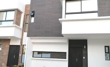CASA EN VENTA EN CANCÚN, AV. HUAYACÁN, EXCELENTE OPORTUNIDAD!!!