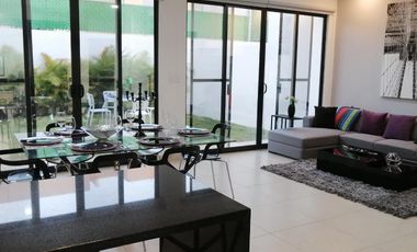 CASA EN VENTA EN CANCÚN, AV. HUAYACÁN, EXCELENTE OPORTUNIDAD!!!