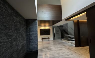 Moderna,sofisticada y Majestuosa casa en calle cerrada en Jardines del Pedregal