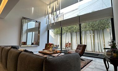 Moderna,sofisticada y Majestuosa casa en calle cerrada en Jardines del Pedregal