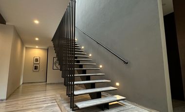Moderna,sofisticada y Majestuosa casa en calle cerrada en Jardines del Pedregal
