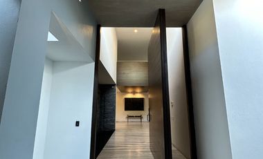 Moderna,sofisticada y Majestuosa casa en calle cerrada en Jardines del Pedregal
