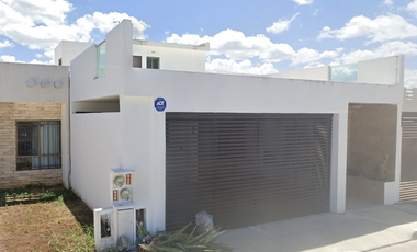 ECONOMICA CASA EN VENTA, REMATE ADJUDICADO - C. 49-C 948, Fraccionamiento Las Américas 2, 97302 Mérida, Yuc.