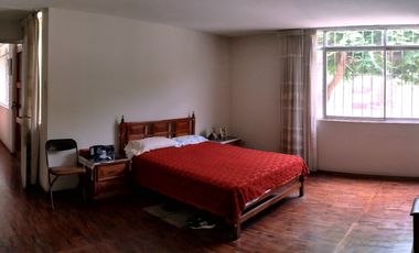 SURCO VENDO CASA 2 PISOS 223.00 M2 3 DORM JARDIN $ 398000
