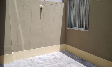 SURCO VENDO CASA 2 PISOS 223.00 M2 3 DORM JARDIN $ 398000
