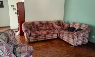 SURCO VENDO CASA 2 PISOS 223.00 M2 3 DORM JARDIN $ 398000