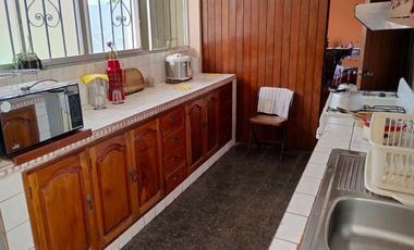 SURCO VENDO CASA 2 PISOS 223.00 M2 3 DORM JARDIN $ 398000