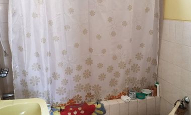 SURCO VENDO CASA 2 PISOS 223.00 M2 3 DORM JARDIN $ 398000