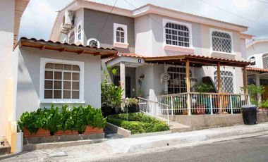 Vendo casa en urbanización