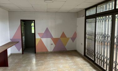 Venta Casa Bifamiliar en Urdesa Norte