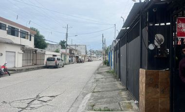 Venta Casa Bifamiliar en Urdesa Norte