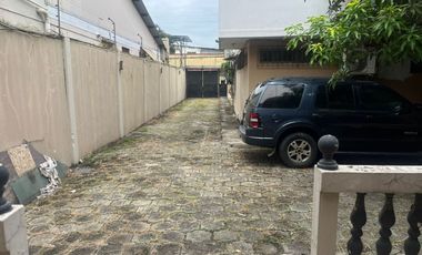 Venta Casa Bifamiliar en Urdesa Norte
