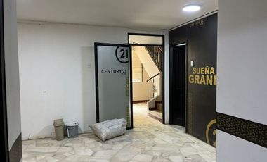 Venta Casa Bifamiliar en Urdesa Norte