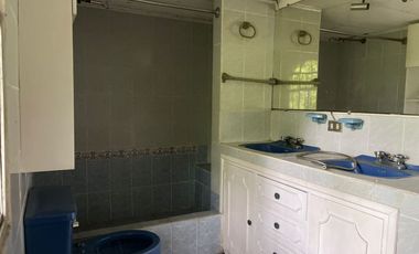 Venta Casa Bifamiliar en Urdesa Norte