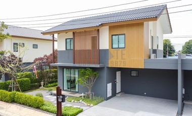New Modern Japanese 3 Bedroom House for SALE near NIS and Ruamchok Mall