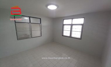 ทาวน์เฮาส์ หมู่บ้าน พฤกษา 7 (รังสิต-คลอง 8) ซอยลำลูกกา 151 เนื้อที่ 34.2 ตรว. ถนนลำลูกกา อ.ลำลูกกา จ.ปทุมธานี