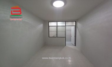 ทาวน์เฮาส์ หมู่บ้าน พฤกษา 7 (รังสิต-คลอง 8) ซอยลำลูกกา 151 เนื้อที่ 34.2 ตรว. ถนนลำลูกกา อ.ลำลูกกา จ.ปทุมธานี