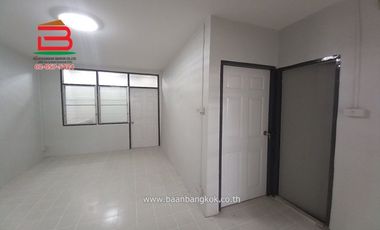 ทาวน์เฮาส์ หมู่บ้าน พฤกษา 7 (รังสิต-คลอง 8) ซอยลำลูกกา 151 เนื้อที่ 34.2 ตรว. ถนนลำลูกกา อ.ลำลูกกา จ.ปทุมธานี