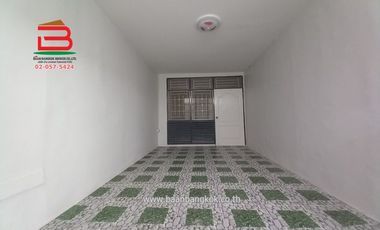 ทาวน์เฮาส์ หมู่บ้าน พฤกษา 7 (รังสิต-คลอง 8) ซอยลำลูกกา 151 เนื้อที่ 34.2 ตรว. ถนนลำลูกกา อ.ลำลูกกา จ.ปทุมธานี