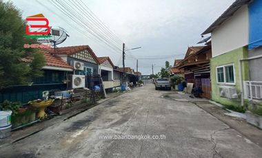 ทาวน์เฮาส์ หมู่บ้าน พฤกษา 7 (รังสิต-คลอง 8) ซอยลำลูกกา 151 เนื้อที่ 34.2 ตรว. ถนนลำลูกกา อ.ลำลูกกา จ.ปทุมธานี